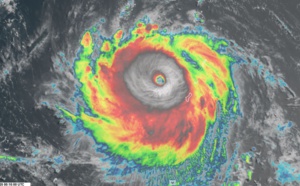 Super Typhoon 02W(MAWAR) set to peak over the Philippine Sea//Remnants of TC 19S(FABIEN)//2421utc