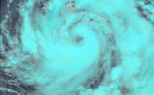 06W(KHANUN) intensifying to Typhoon CAT 2 US within 36h approaching OKINAWA//Invest 96E//Invest 96L//300300utc