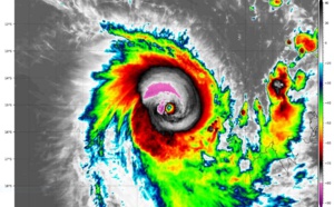 TC 21S(OLGA) reaches CAT 3 US still intensifying// ECMWF 10 Day Storm Tracks// 0709utc